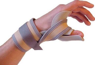 Fastening the thumb of the hand for damage